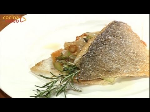 Dorada asada con verduras y jengibre en vino dulce / Grilled bream with vegetables