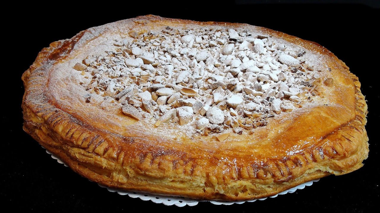 Pantxineta - Hojaldre relleno de crema pastelera