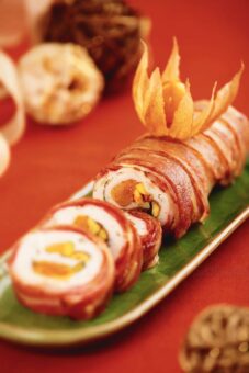rollitos de beicon y pollo