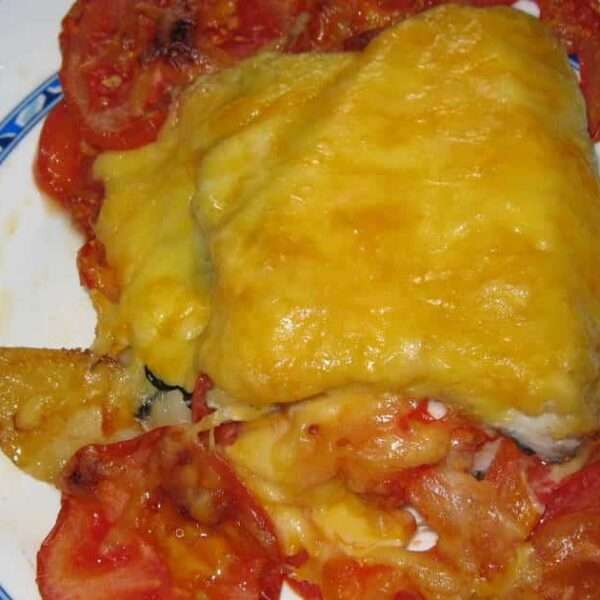 Receta de pescadilla con tomate y queso