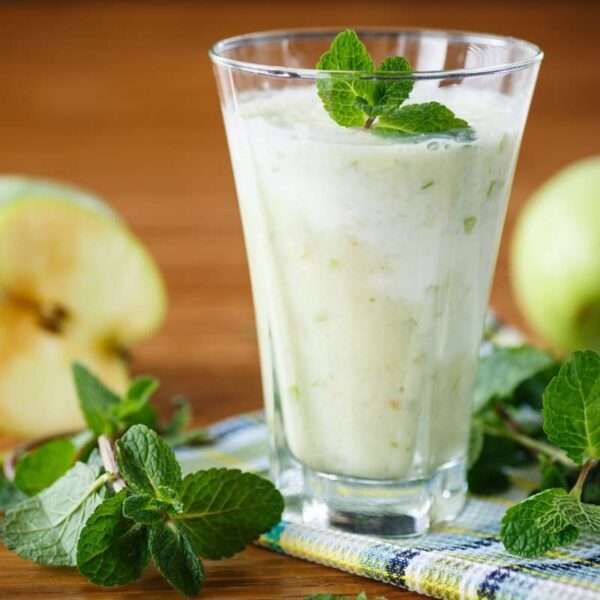 Batido de manzana cremoso: receta con coco y leche fria