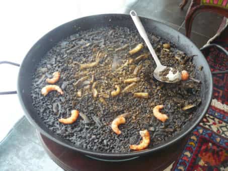 paella de arroz negro