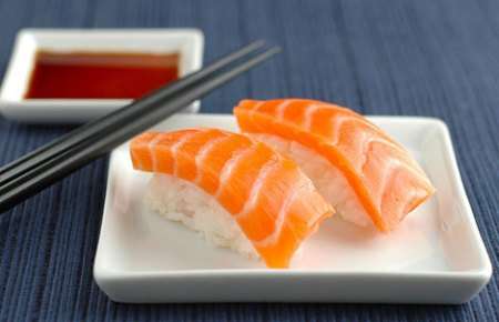 sushi de salmon
