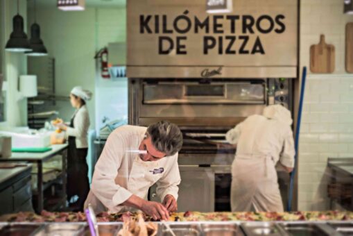 kilometros de pizza pizza el greco.jpg