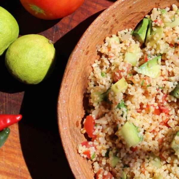 Ensalada de cuscús de pepino y aguacate