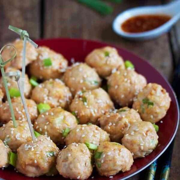 Receta de albóndigas de pollo con sésamo al estilo asiático