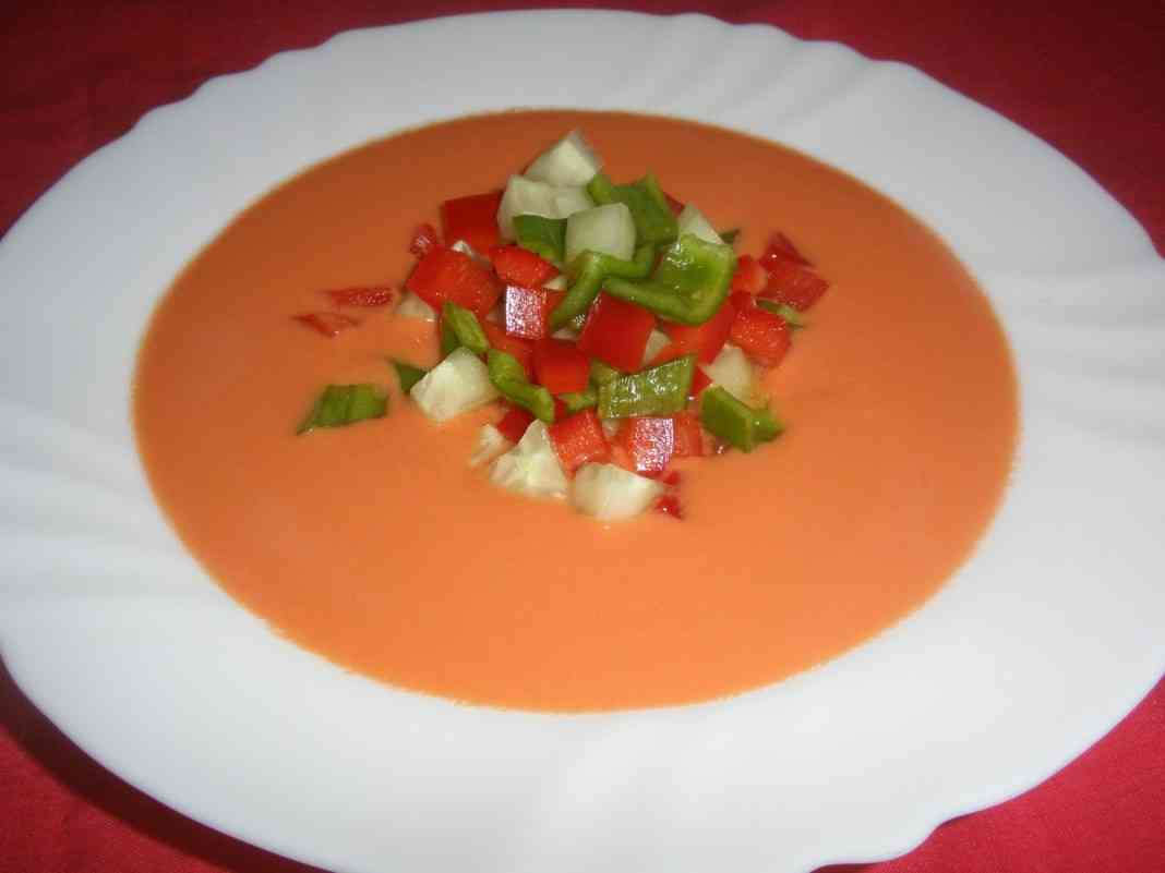 Aprende a preparar un auténtico gazpacho andaluz - Solo Recetas, el