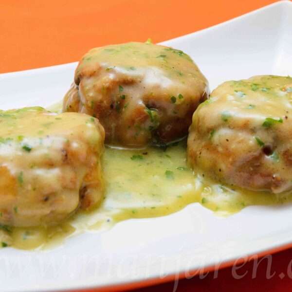 Receta de albóndigas de merluza en salsa verde