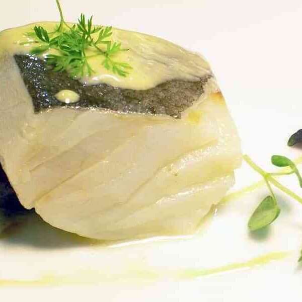 Bacalao con bechamel y pimientos verdes