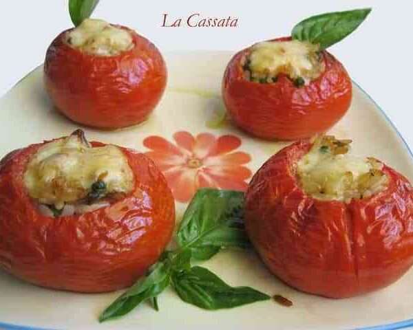 Receta de unos deliciosos tomates rellenos de arroz al pesto
