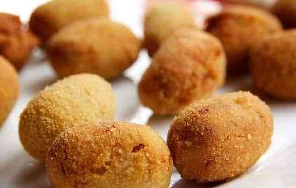 Croquetas con piñones