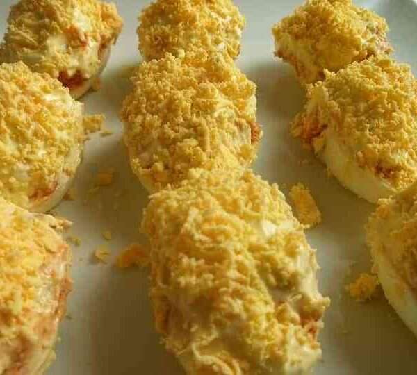 Huevos rellenos de atún