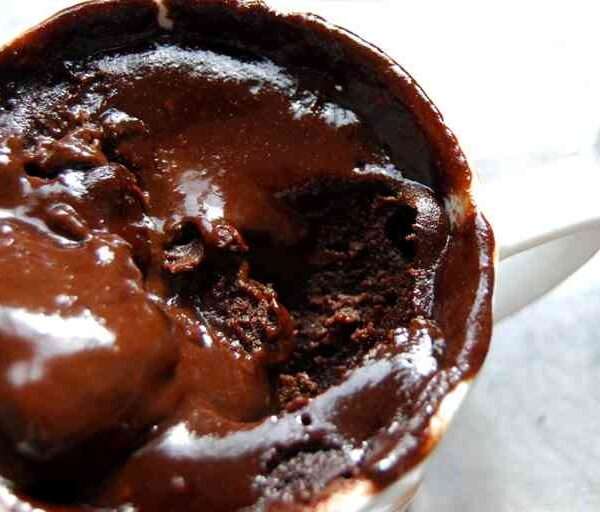 Receta de volcán de chocolate en taza