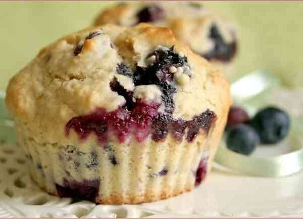 Dulce navideño de muffins con arándanos