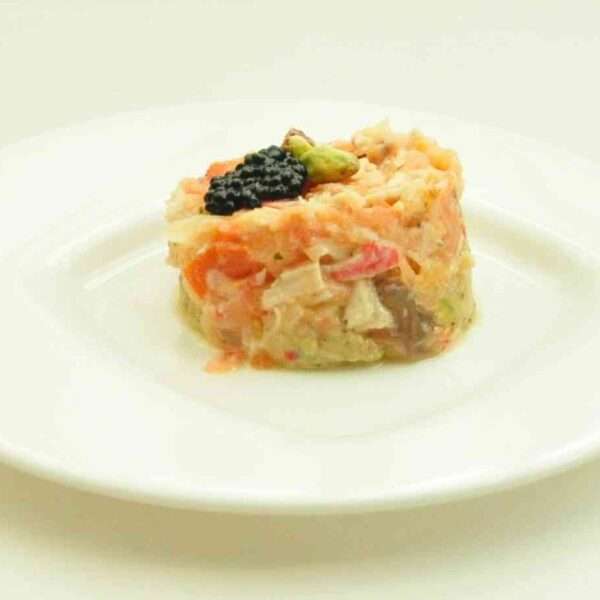 Receta de tartar de salmón ahumado sobre guacamole de pistachos