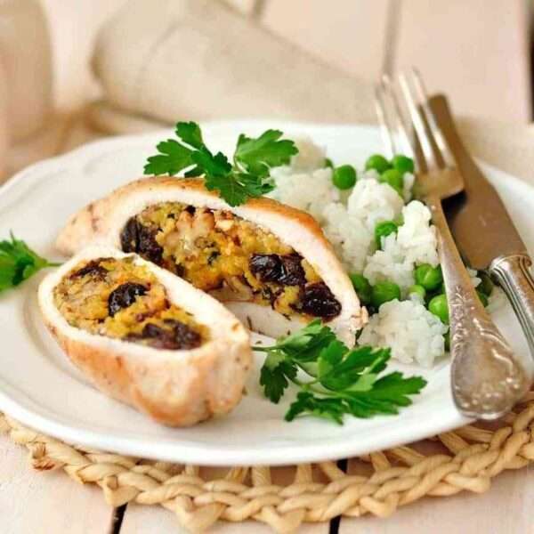 Pechugas de pollo rellenas de mandarinas, ciruelas y nueces
