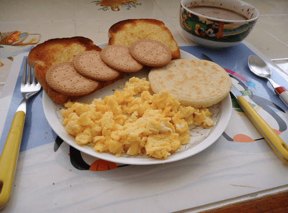 desayuno huevos bacon