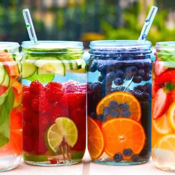 Agua con frutas detox