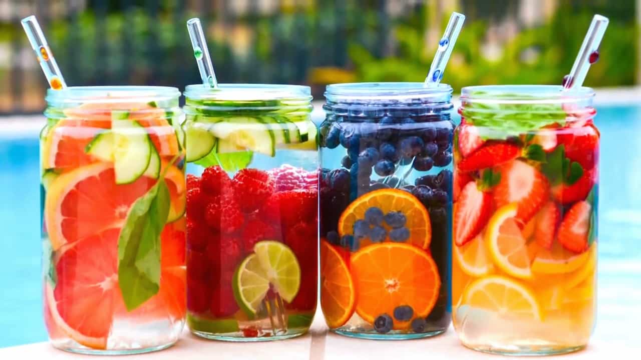 Agua con frutas detox