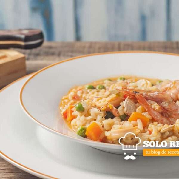 Receta tradicional de arroz caldoso con almejas