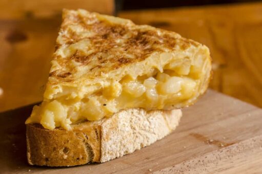 tortilla de patatas con cebolla