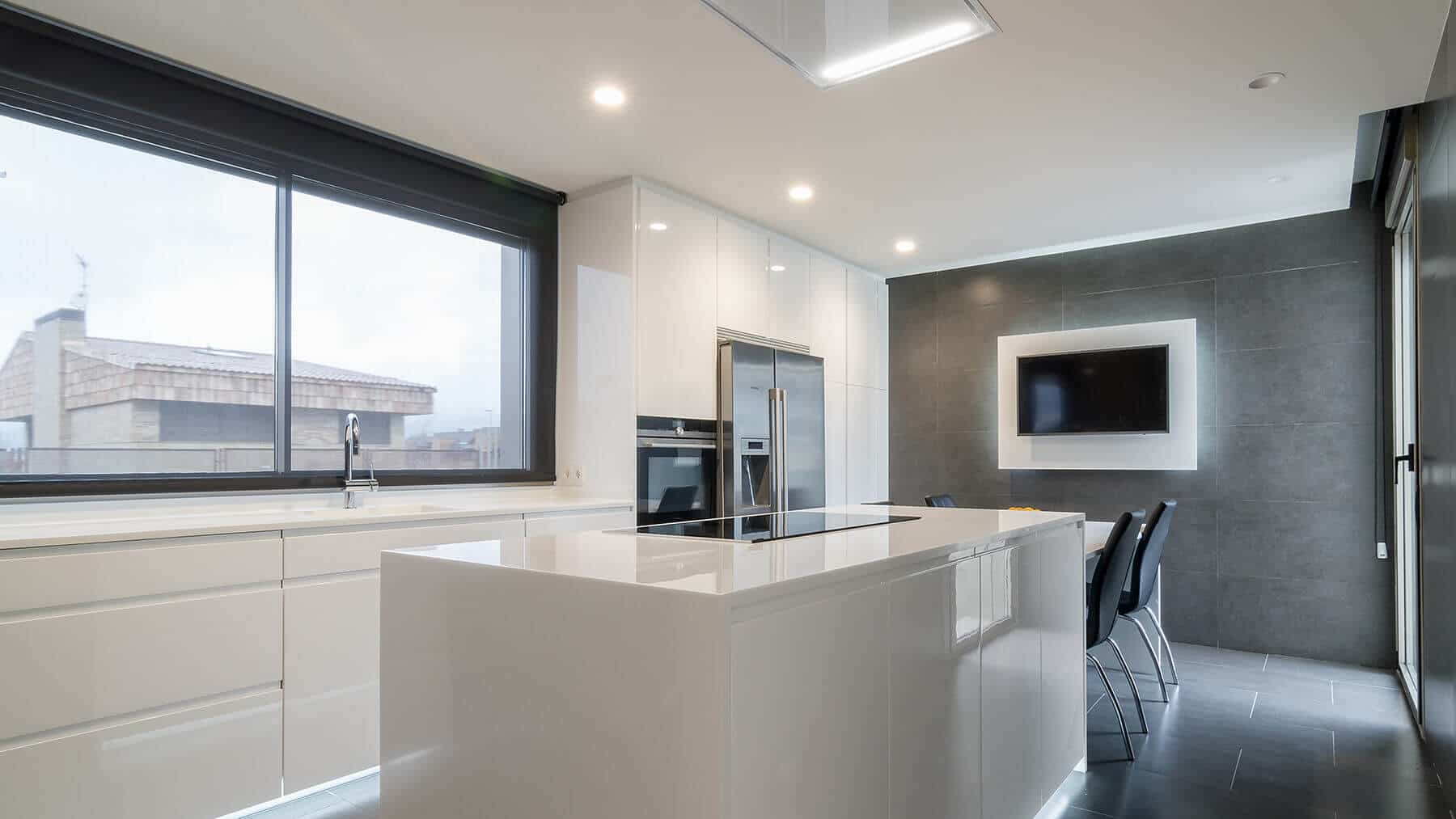cocina contrastes blancos y negros