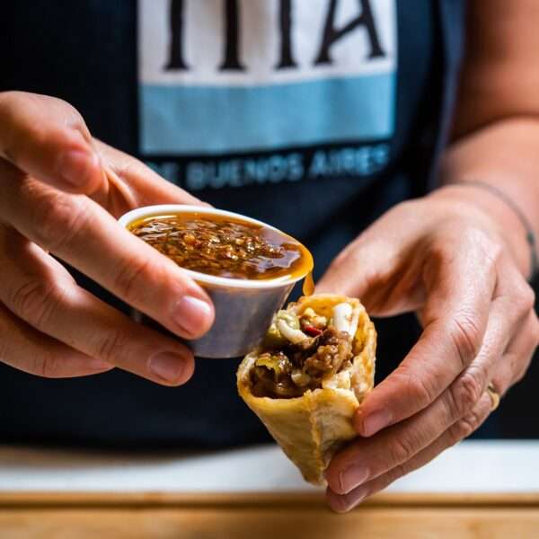 Chimichurri, la salsa argentina perfecta para todos los asados