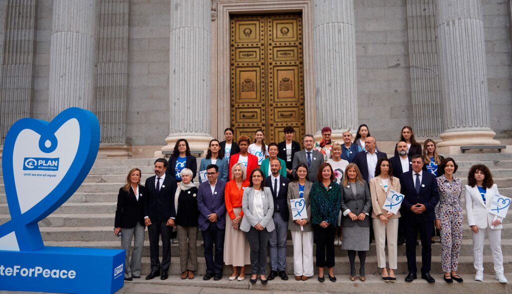 El informe 'Still We Dream: Niñas y jóvenes en situaciones de conflicto' destaca cómo el género y la edad determinan las experiencias en situaciones de conflicto