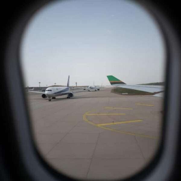 Según una nueva encuesta de AirHelp, estas son las cosas más frustrantes a la hora de viajar en avión