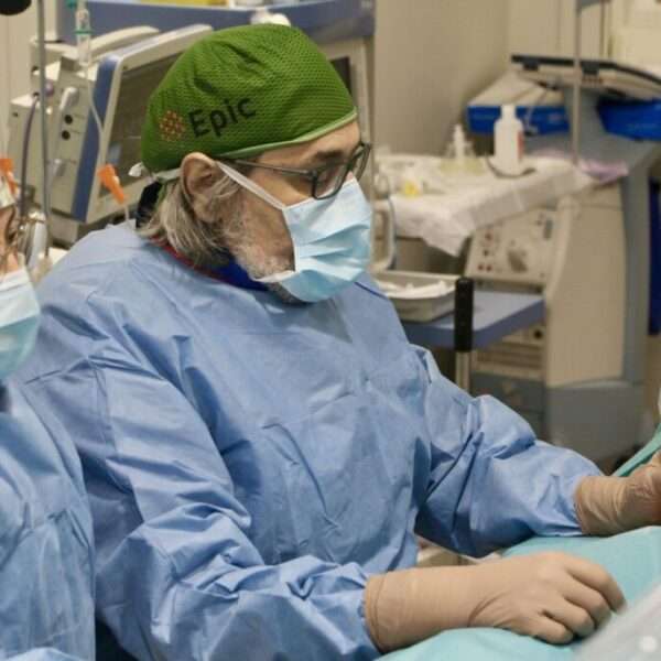Dr. Ramiro Trillo, jefe del Servicio de Hemodinámica de Policlínica Gipuzkoa: "El cierre de la orejuela previene el embolismo de trombos que se generan en el corazón sin necesidad de recurrir a anticoagulantes"