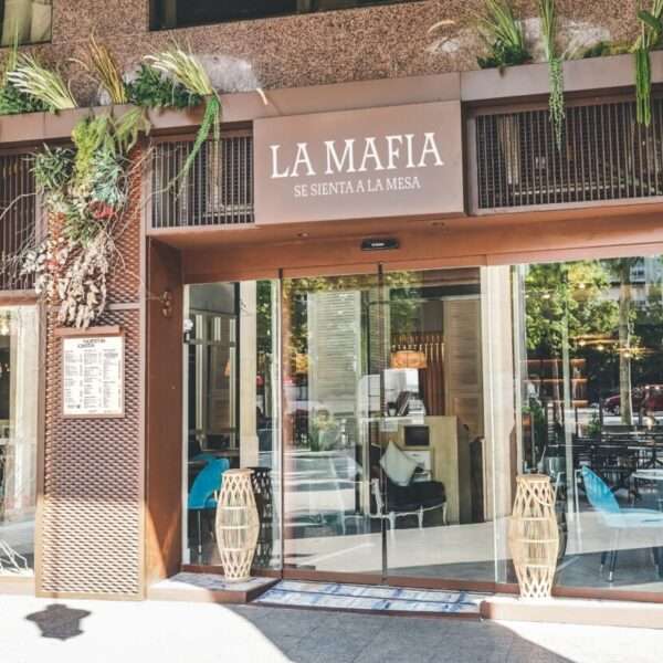 La Mafia se sienta a la mesa celebra 25 años con una nueva identidad de marca que celebra lo especial de lo cotidiano y lo convierte en memorable