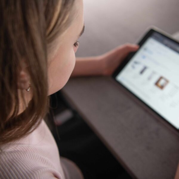 Allyz Cyber protege a los jóvenes en la integración de entornos virtuales en el 81% de las aulas