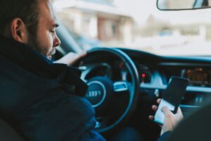 3 de cada 10 accidentes mortales en España se producen por distracciones al volante