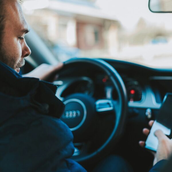 3 de cada 10 accidentes mortales en España se producen por distracciones al volante