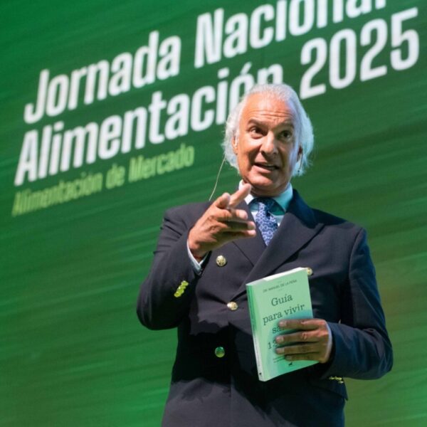 El Dr. Manuel de la Peña, gurú de la longevidad, aclamado por los farmacéuticos por desvelar los secretos