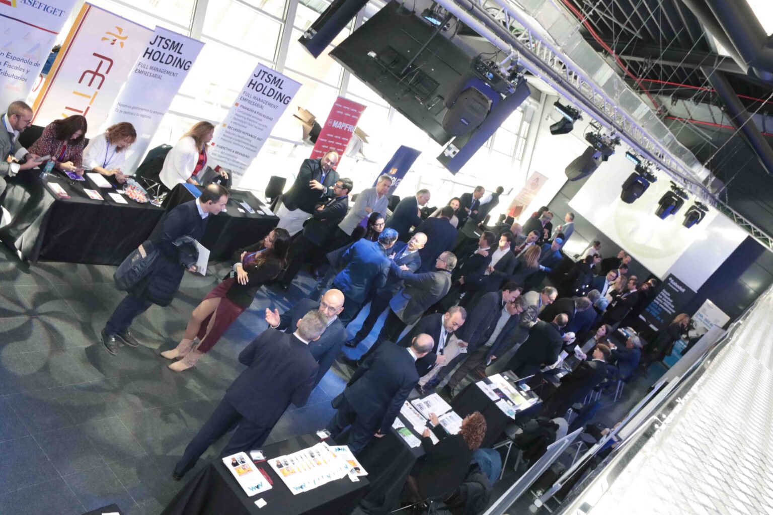 La Asociación Profesional Colegial de Asesores de Inversión, Financiación y Peritos Judiciales (AIF) entregó sus prestigiosos Premios 'EXPOFINANCIAL'