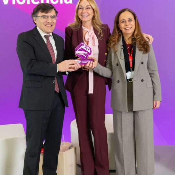 FCC premia a Fundación ONCE por su labor y atención a las mujeres víctimas de violencia de género