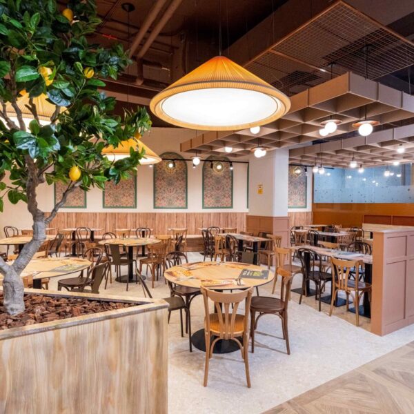 Muerde la Pasta inaugura en Torre Sevilla una nueva era y lleva el buffet todo incluido a otro nivel