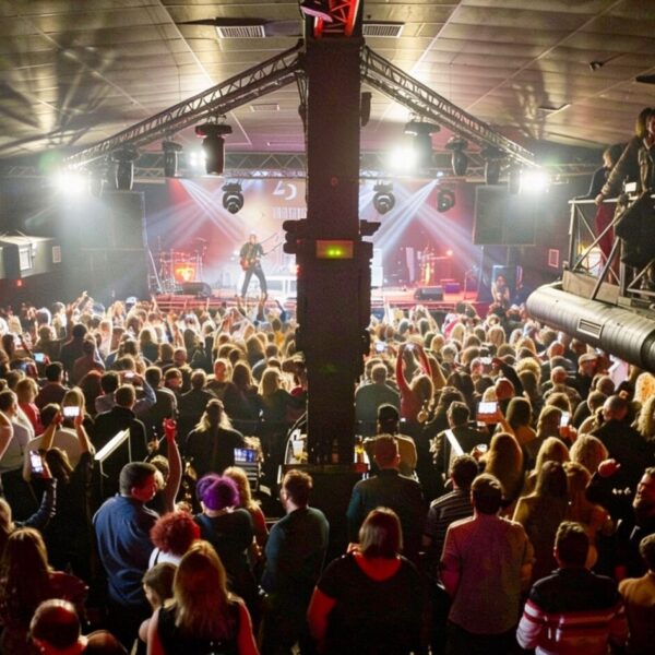 Granada acoge la VI Edición de la Fiesta Homenaje al Pop Español de los 80 y 90 con tributos a Mecano, Hombres G y El Último de la Fila