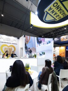 Grana Padano llena de sabor Alimentaria con demostraciones que cautivan al público